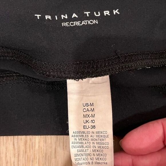 🏷️CLEARANCE🏷️Trina Turk Women's Floral Black Skort Size M Tennis Golf,Pickleball - Picture 6 of 6